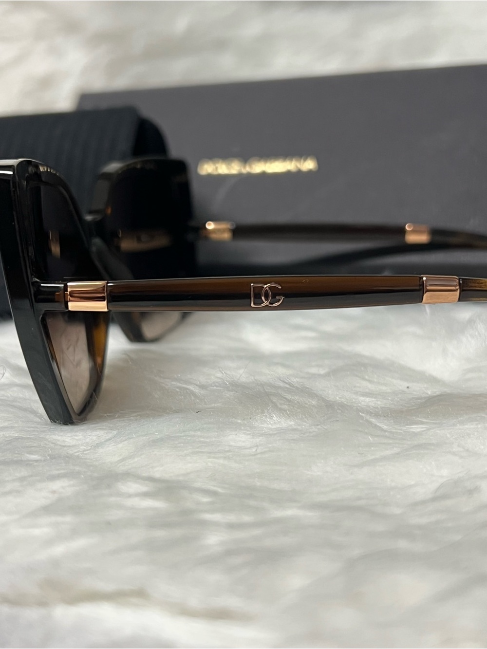 Dolce & Gabbana Chic Brown Sunglasses - Picture 5 of 12
